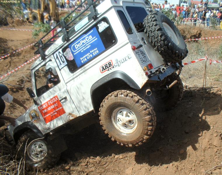 Land Rover Defender trial 4x4